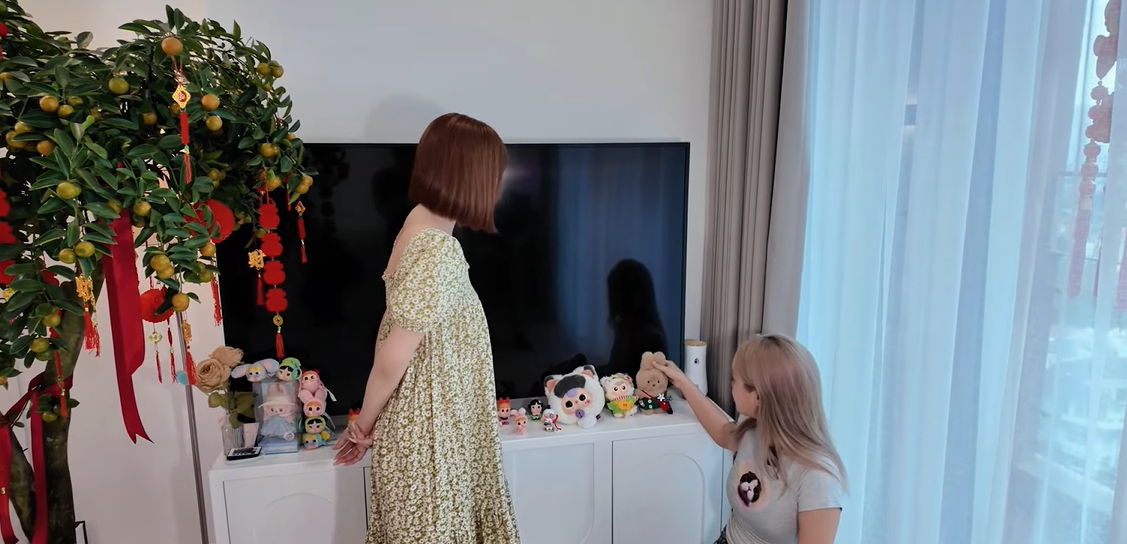 Xoài Non tự mua nhà sau ly hôn Xemesis, MisThy vừa bước vào phòng ngủ thì lộ ra nhiều bí mật “động trời”- Ảnh 3. Xoài Non tự mua nhà sau ly hôn Xemesis, MisThy vừa bước vào phòng ngủ thì lộ ra nhiều bí mật “động trời”- Ảnh 3.