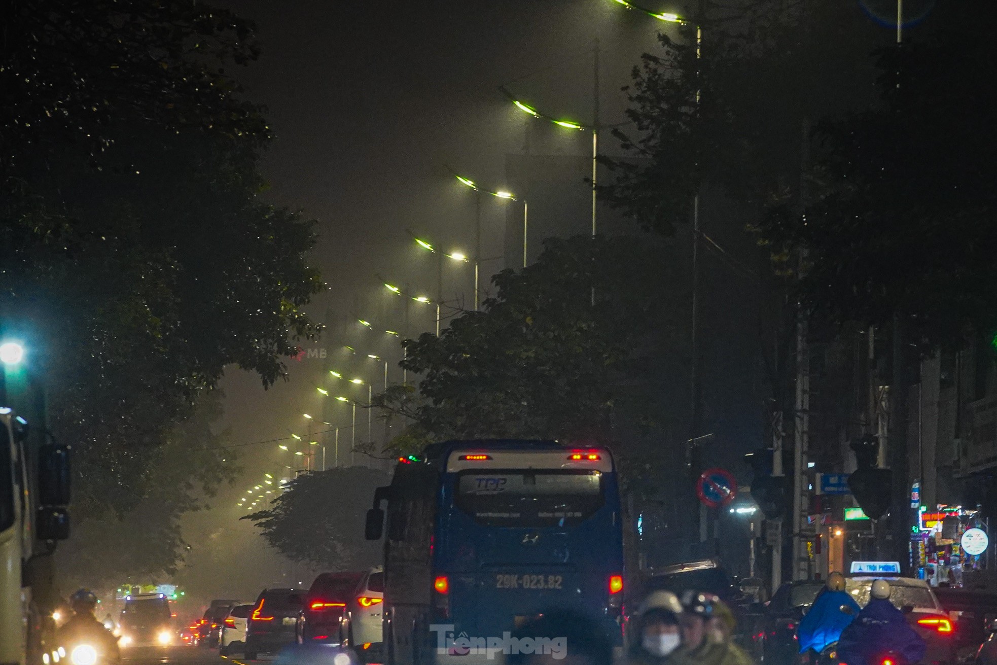 Có một Hà Nội 'mơ màng' trong làn mưa bụi, sương mù- Ảnh 21. Có một Hà Nội 'mơ màng' trong làn mưa bụi, sương mù- Ảnh 21.