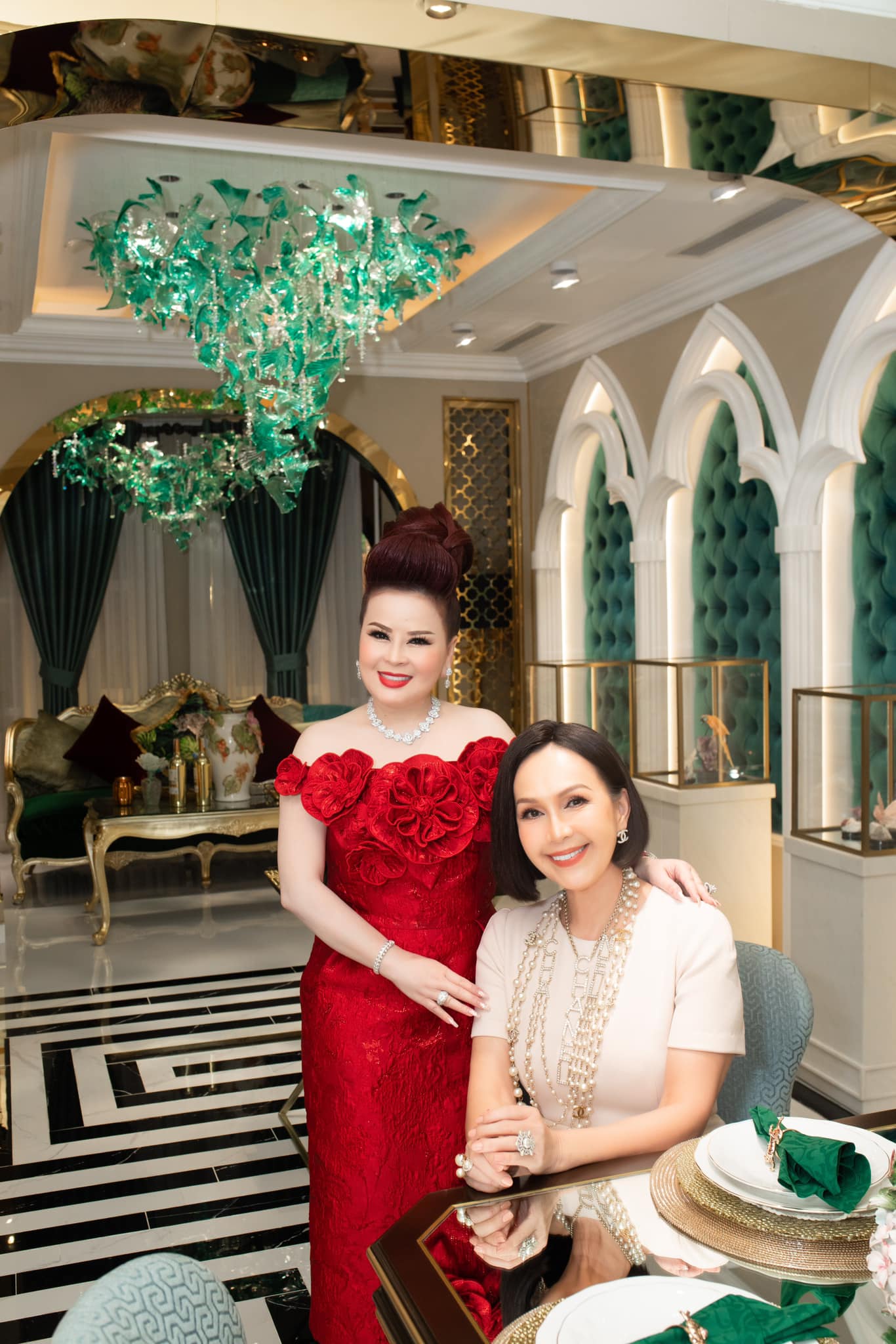 Phú bà kim cương quận 3 với kiểu tóc Phú bà kim cương quận 3 với kiểu tóc