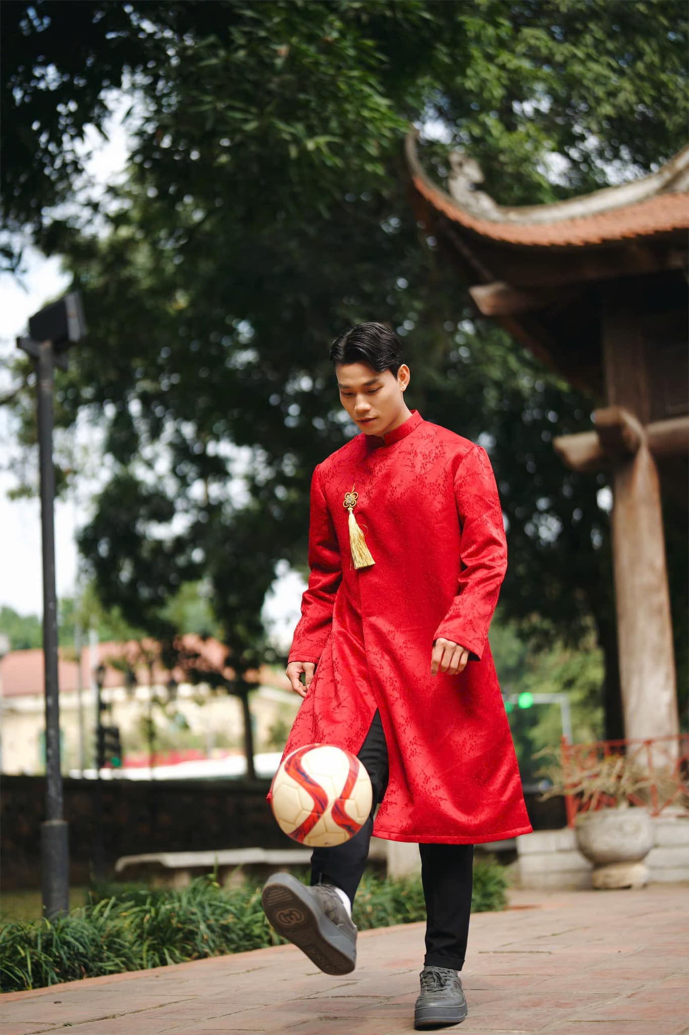 Văn Thanh vừa khoe ảnh nắm tay nàng hotgirl sexy, giàu có, liền có luôn thông báo gây xôn xao- Ảnh 6.