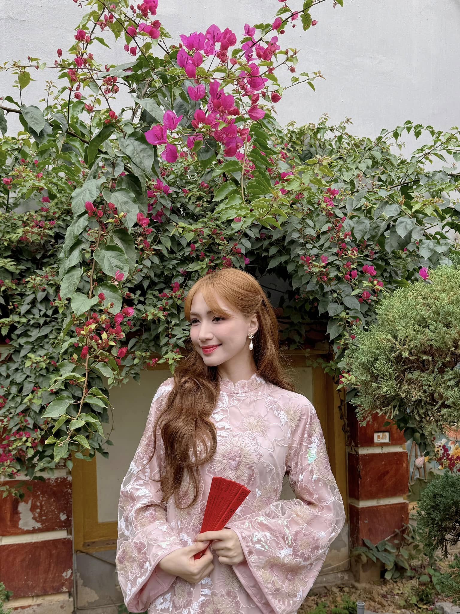 Văn Toàn bất ngờ gọi Hoà Minzy là vợ trên mạng, có chuyện gì đây?- Ảnh 1. Văn Toàn bất ngờ gọi Hoà Minzy là vợ trên mạng, có chuyện gì đây?- Ảnh 1.