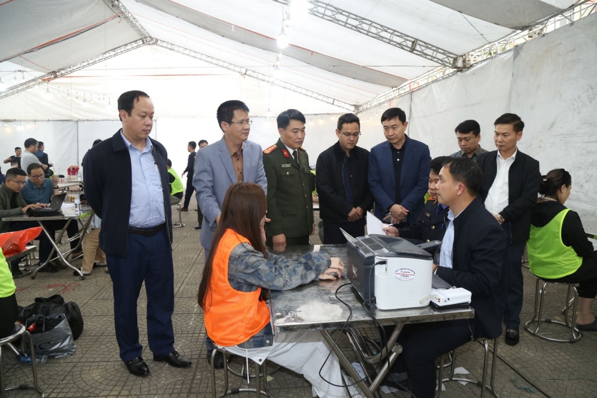 Lãnh đạo Bộ Công an đề nghị mở rộng điều tra đường dây lừa đảo gần 1.000 tỷ đồng- Ảnh 1.