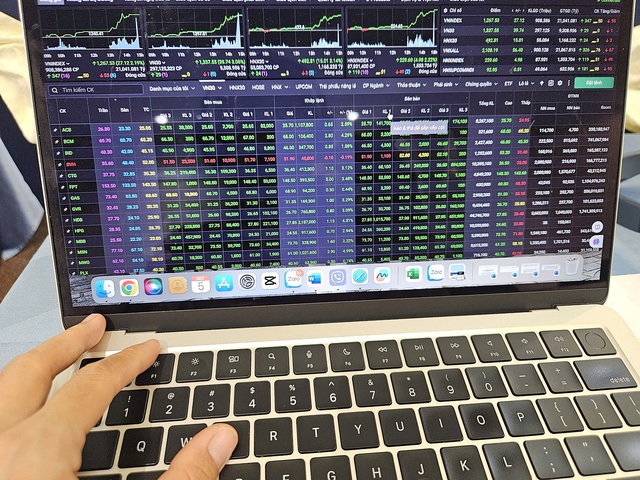 Sau Tết, "xuống tiền" mua bất động sản hay đầu tư cổ phiếu?- Ảnh 2. Sau Tết, "xuống tiền" mua bất động sản hay đầu tư cổ phiếu?- Ảnh 2.