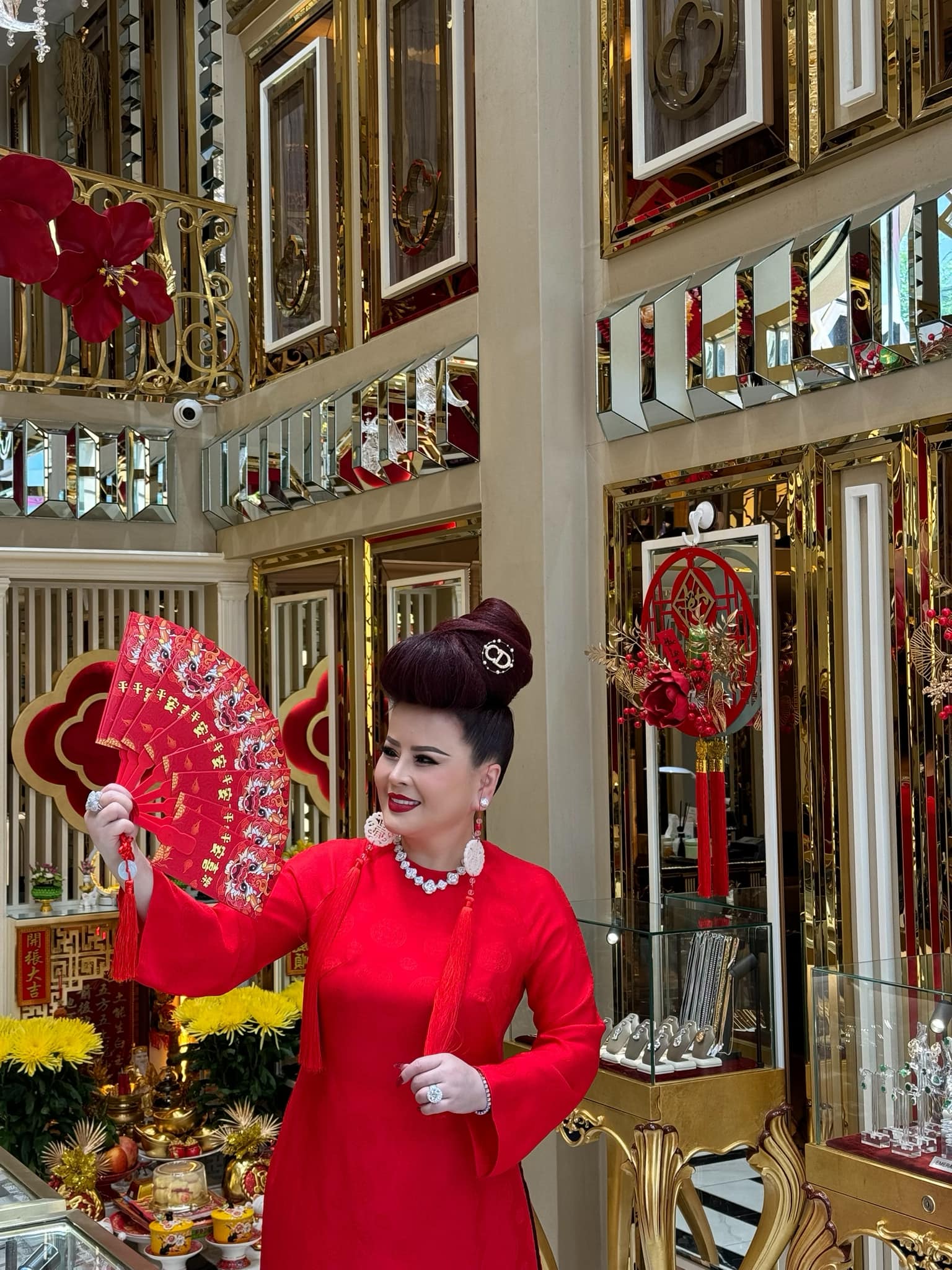 Phú bà kim cương quận 3 với kiểu tóc Phú bà kim cương quận 3 với kiểu tóc
