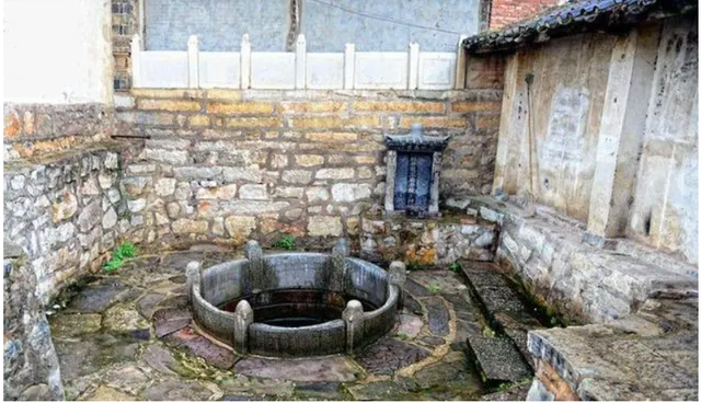 Nhận tin giếng bị "ma ám", chuyên gia lập tức phong tỏa: Kho báu trăm năm tìm thấy sau 12 ngày khai quật- Ảnh 3. Nhận tin giếng bị "ma ám", chuyên gia lập tức phong tỏa: Kho báu trăm năm tìm thấy sau 12 ngày khai quật- Ảnh 3.
