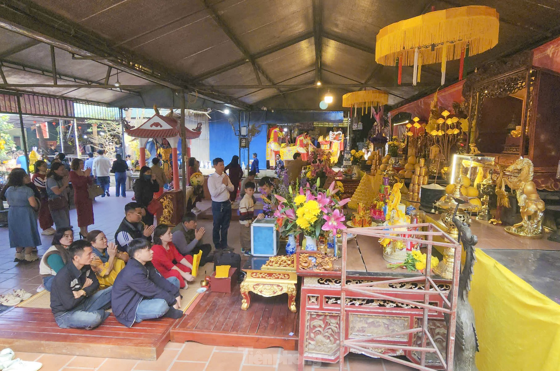 Ngày đầu năm về ngôi đền nộp hơn 25 tỷ đồng tiền công đức- Ảnh 13.