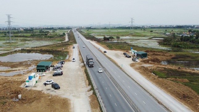 Cận cảnh ba trạm dừng nghỉ tạm trên cao tốc từ Hà Tĩnh ra Ninh Bình- Ảnh 5.