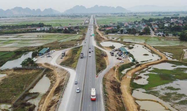 Cận cảnh ba trạm dừng nghỉ tạm trên cao tốc từ Hà Tĩnh ra Ninh Bình- Ảnh 6.
