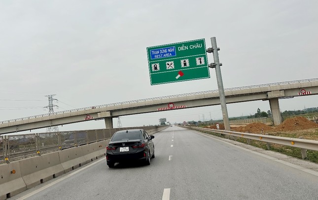 Cận cảnh ba trạm dừng nghỉ tạm trên cao tốc từ Hà Tĩnh ra Ninh Bình- Ảnh 8.