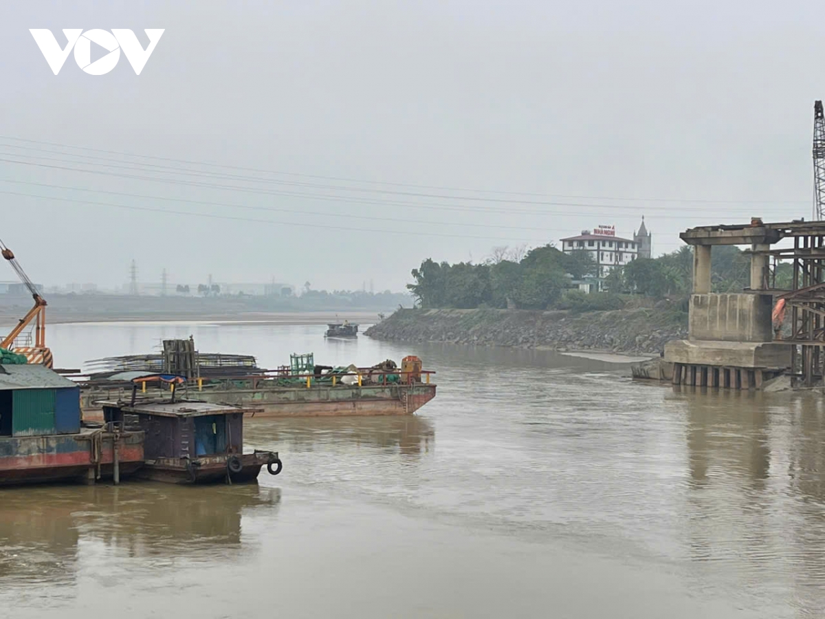 Công trường xây dựng cầu Phong Châu nhộn nhịp sau Tết Ất Tỵ- Ảnh 8.