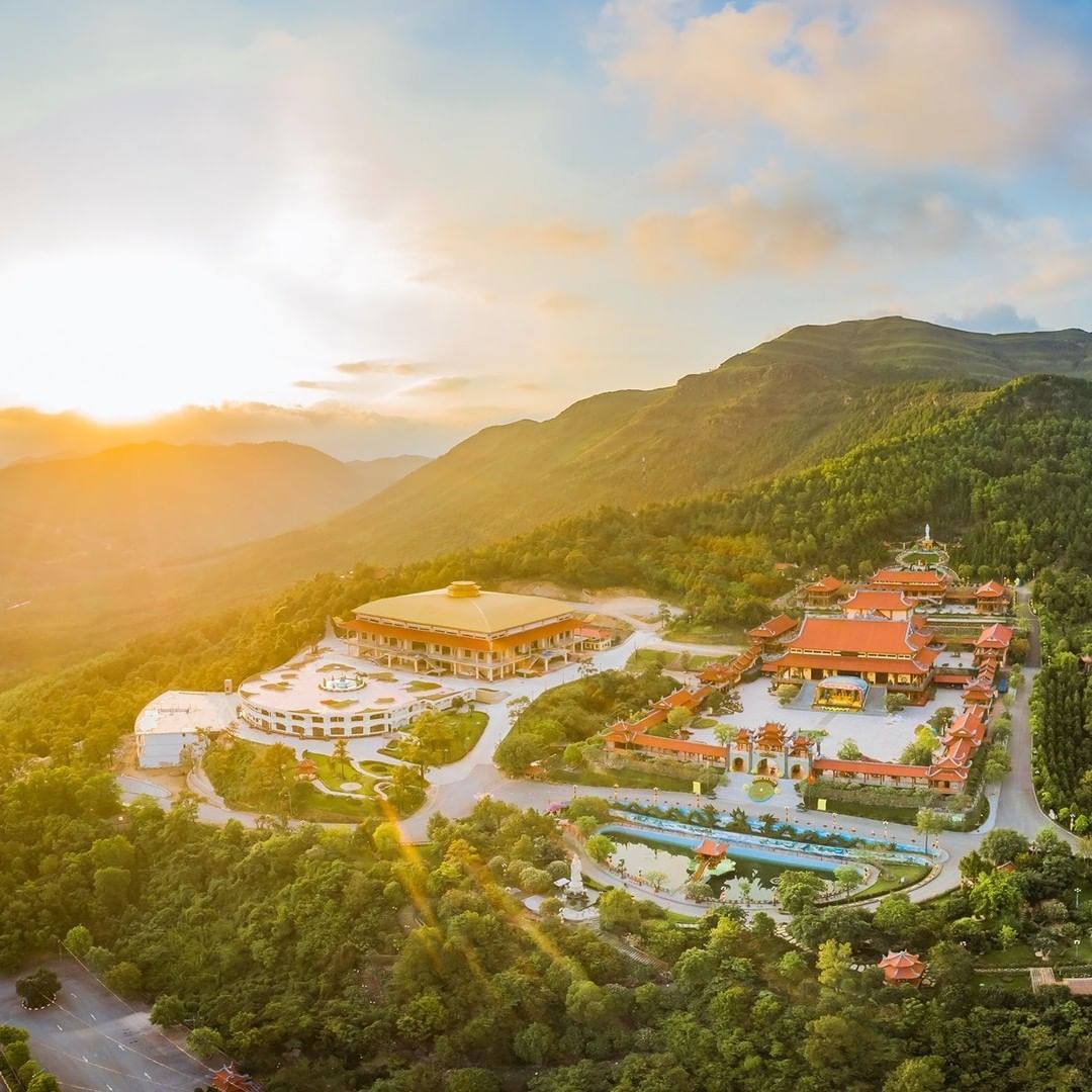 Điểm đến tâm linh tuyệt mỹ cách Hà Nội hơn 100km: Du khách ngắm khung cảnh hùng vĩ, tạm lánh chốn xô bồ nhân gian- Ảnh 9. Điểm đến tâm linh tuyệt mỹ cách Hà Nội hơn 100km: Du khách ngắm khung cảnh hùng vĩ, tạm lánh chốn xô bồ nhân gian- Ảnh 9.