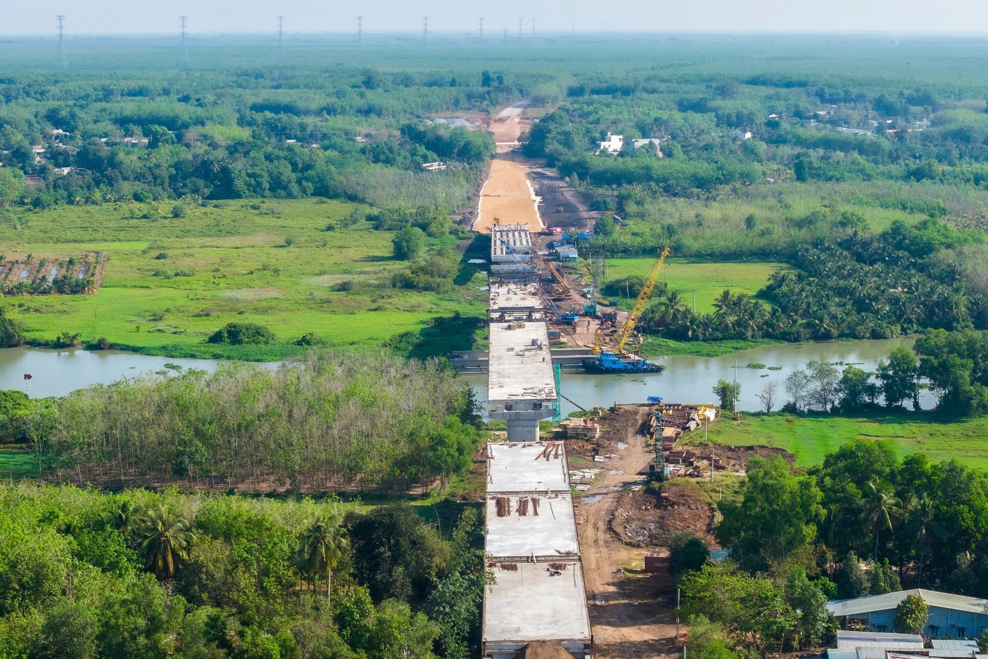 Cận cảnh đường Hồ Chí Minh qua tỉnh Bình Dương dự kiến thông xe kỹ thuật dịp 30-4- Ảnh 6.