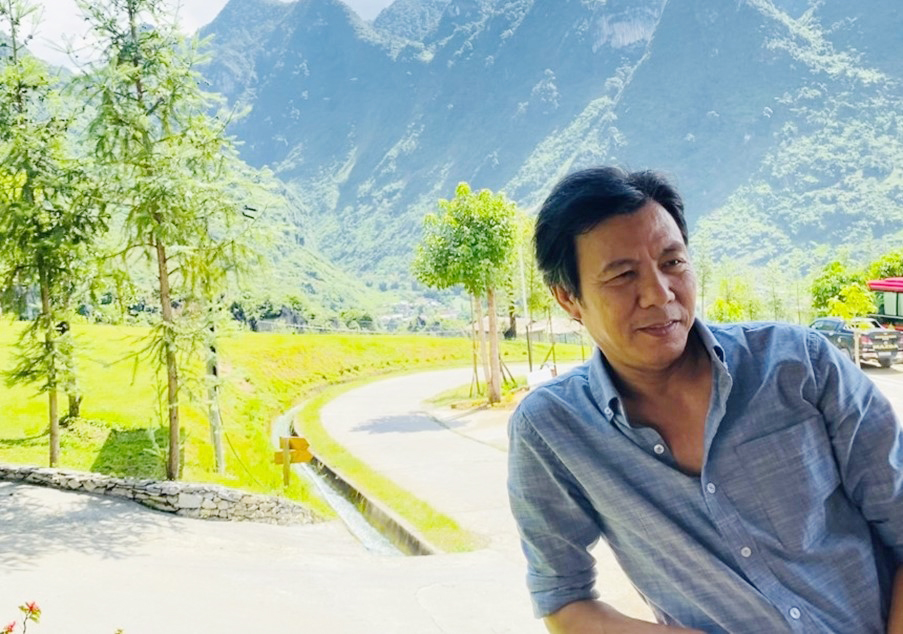 Nam NSND sở hữu vẻ ngoài lãng tử, con trai là ca sĩ nổi danh ở showbiz Việt- Ảnh 1. Nam NSND sở hữu vẻ ngoài lãng tử, con trai là ca sĩ nổi danh ở showbiz Việt- Ảnh 1.