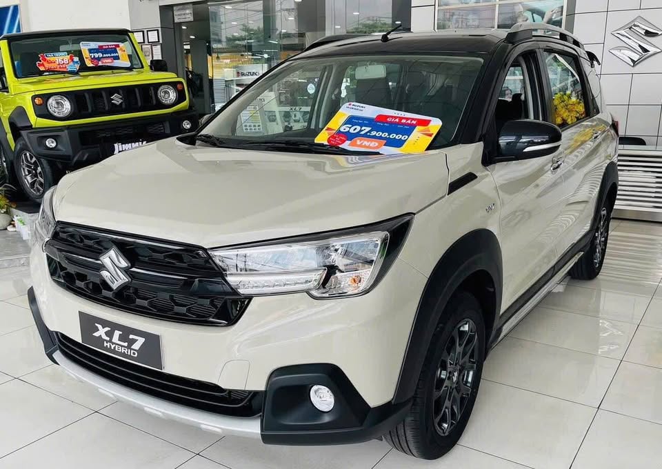 Suzuki XL7 hybrid giảm giá 55 triệu tại đại lý, đua với Xpander: Giá thực tế còn 545 triệu, rẻ hơn cả Avanza số sàn- Ảnh 1.