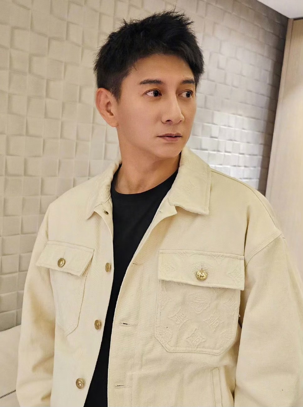 Nóng nhất xứ tỷ dân: Lưu Thi Thi chuyển tài sản cho Ngô Kỳ Long, nghi chấm dứt cuộc hôn nhân nghìn tỷ- Ảnh 5. Nóng nhất xứ tỷ dân: Lưu Thi Thi chuyển tài sản cho Ngô Kỳ Long, nghi chấm dứt cuộc hôn nhân nghìn tỷ- Ảnh 5.