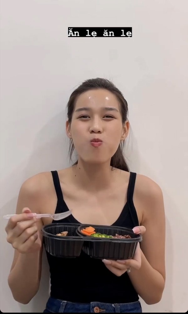 Hoa hậu Đỗ Hà gây sốt vì bộ ảnh tựa "nàng dâu mới", sở hữu vóc dáng vạn người mê nhờ rất chăm ăn 3 loại thực phẩm giảm cân- Ảnh 7. Hoa hậu Đỗ Hà gây sốt vì bộ ảnh tựa "nàng dâu mới", sở hữu vóc dáng vạn người mê nhờ rất chăm ăn 3 loại thực phẩm giảm cân- Ảnh 7.
