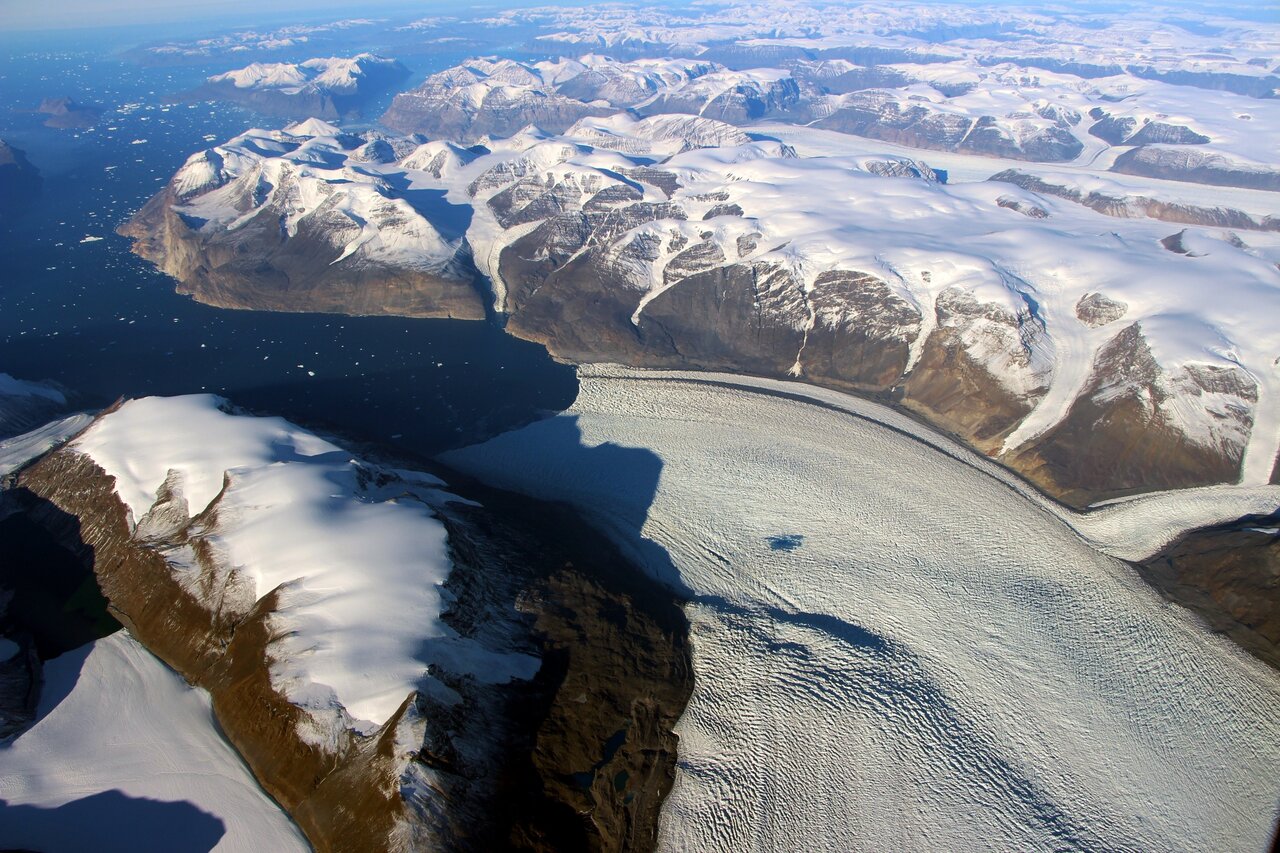 Sông băng Rink ở bờ biển phía Tây đảo Greenland  Ảnh: NASA