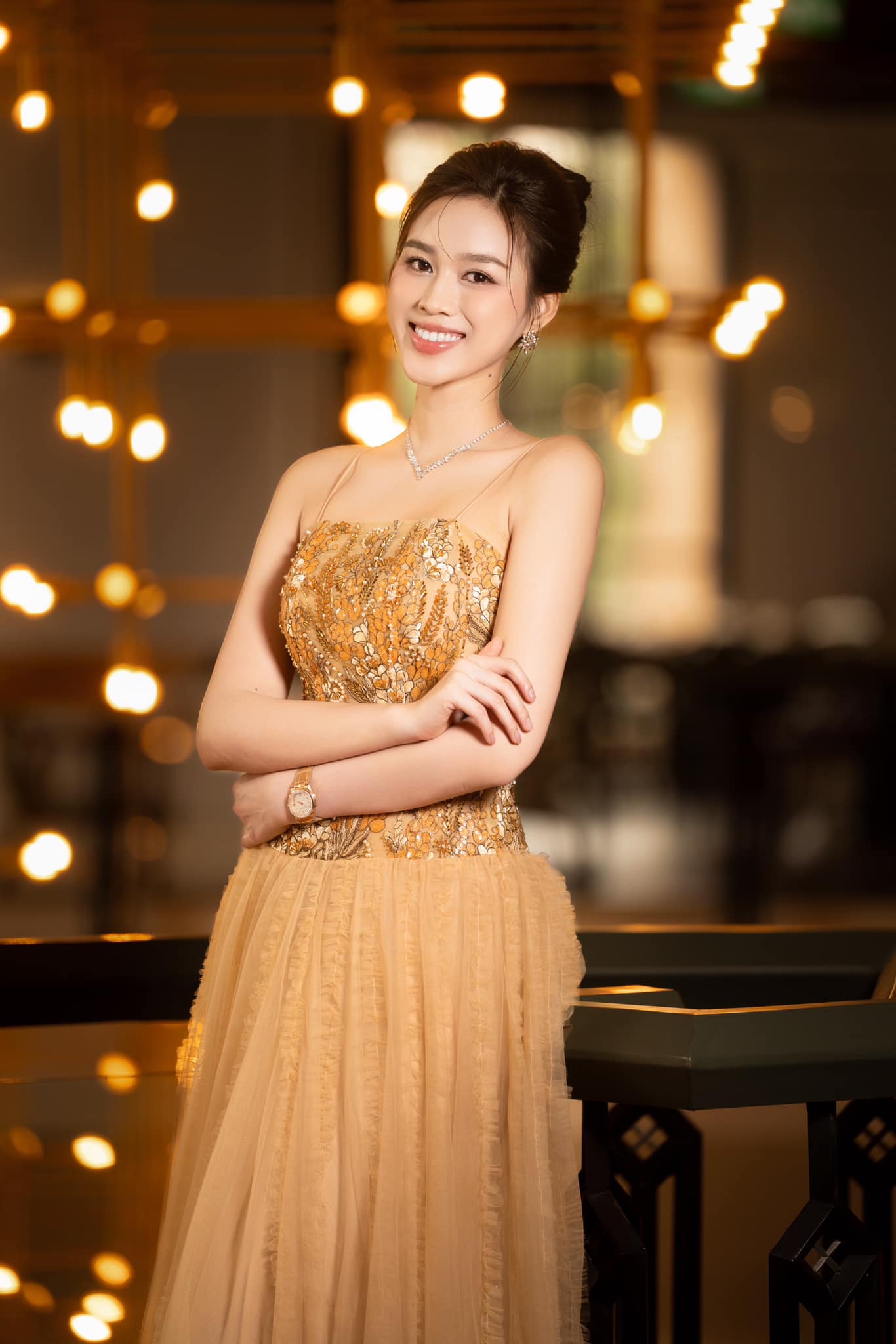 Hoa hậu Đỗ Hà gây sốt vì bộ ảnh tựa "nàng dâu mới", sở hữu vóc dáng vạn người mê nhờ rất chăm ăn 3 loại thực phẩm giảm cân- Ảnh 4. Hoa hậu Đỗ Hà gây sốt vì bộ ảnh tựa "nàng dâu mới", sở hữu vóc dáng vạn người mê nhờ rất chăm ăn 3 loại thực phẩm giảm cân- Ảnh 4.