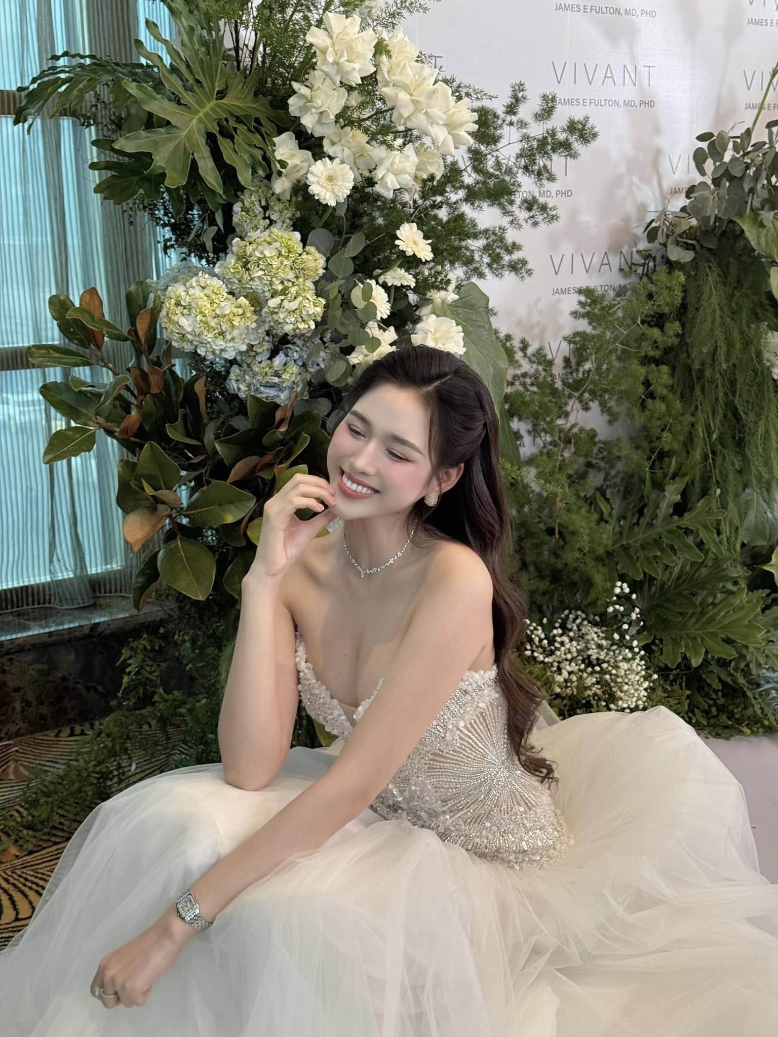 Hoa hậu Đỗ Hà gây sốt vì bộ ảnh tựa "nàng dâu mới", sở hữu vóc dáng vạn người mê nhờ rất chăm ăn 3 loại thực phẩm giảm cân- Ảnh 1. Hoa hậu Đỗ Hà gây sốt vì bộ ảnh tựa "nàng dâu mới", sở hữu vóc dáng vạn người mê nhờ rất chăm ăn 3 loại thực phẩm giảm cân- Ảnh 1.