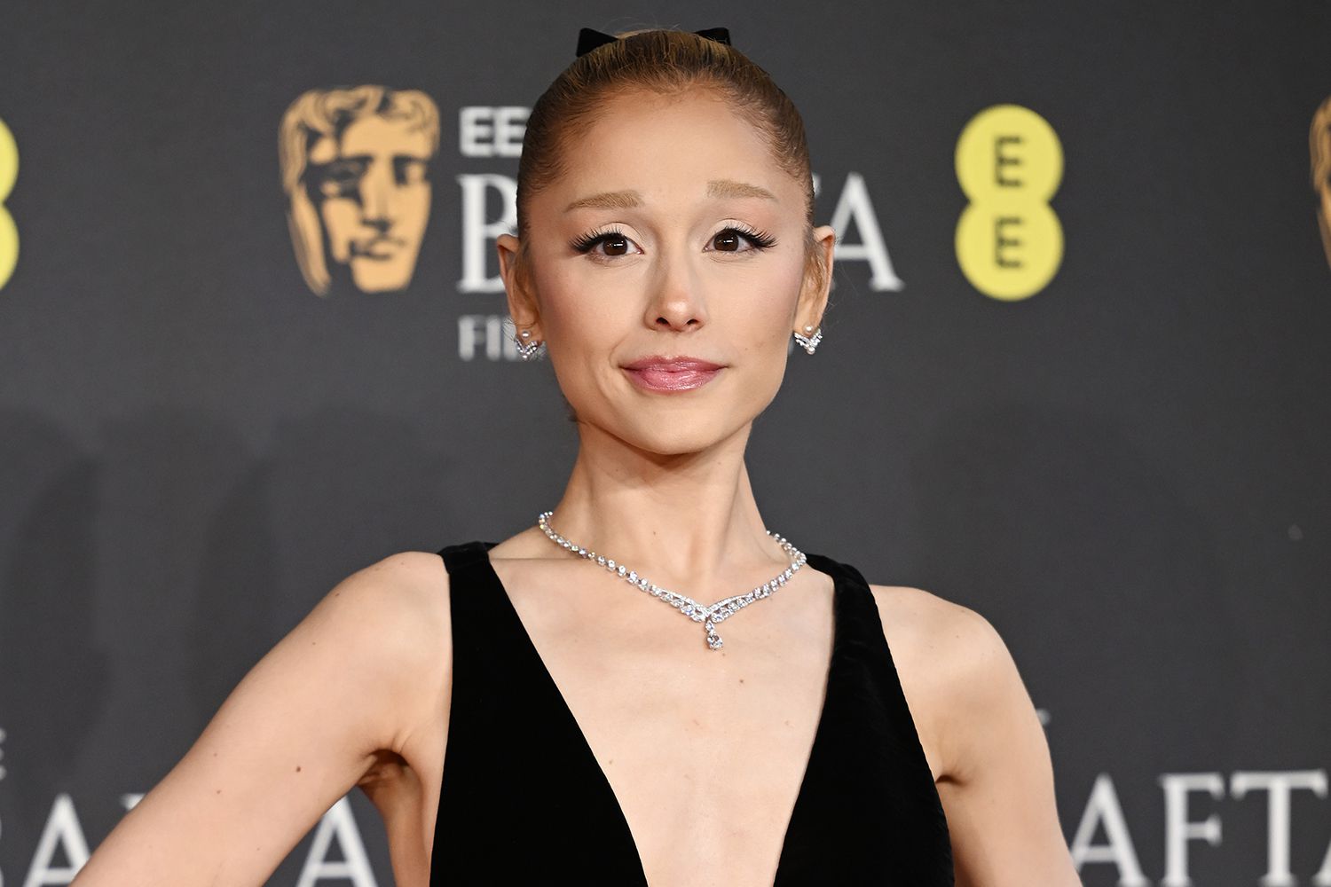 Loạt sao hạng A Hollywood hội ngộ trên thảm đỏ giải thưởng điện ảnh, đồng loạt diện trang sức của thương hiệu xa xỉ đến từ Paris- Ảnh 2. Loạt sao hạng A Hollywood hội ngộ trên thảm đỏ giải thưởng điện ảnh, đồng loạt diện trang sức của thương hiệu xa xỉ đến từ Paris- Ảnh 2.