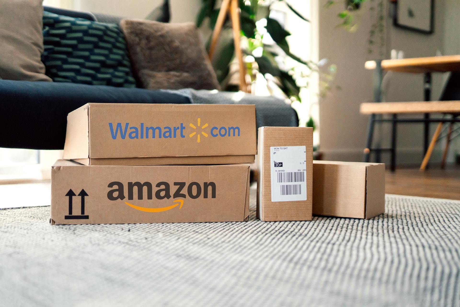 Lần đầu tiên trong lịch sử, doanh thu Amazon vượt Walmart, khiến chuỗi siêu thị lớn nhất Mỹ phá kỷ lục doanh số nhưng chẳng thể vui nổi- Ảnh 1.