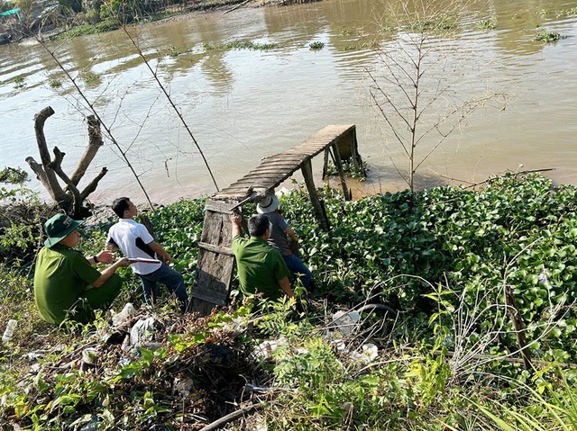 Vụ người phụ nữ bán bún riêu giết người bán thịt heo: Nghi phạm sau khi hành sự vẫn thản nhiên bán hàng, khóc sướt mướt tại đám tang- Ảnh 3.