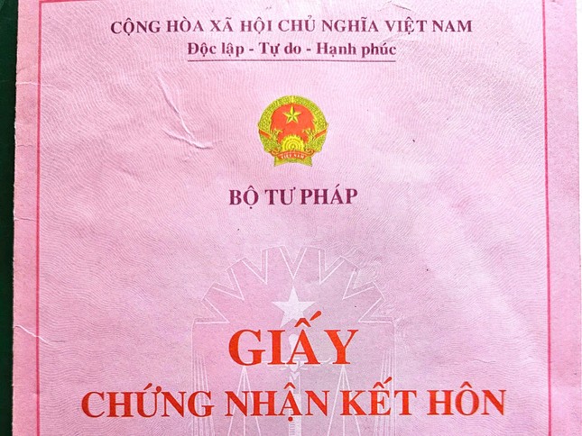 Em gái 17 tuổi mượn tên để đăng ký kết hôn, chị bỗng có ‘2 chồng’ suốt 11 năm- Ảnh 1.