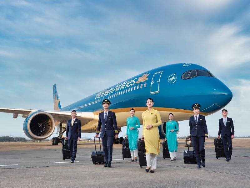 Vietnam Airlines đạt doanh thu và lãi cao kỷ lục, lương lãnh đạo là bao nhiêu?- Ảnh 1.