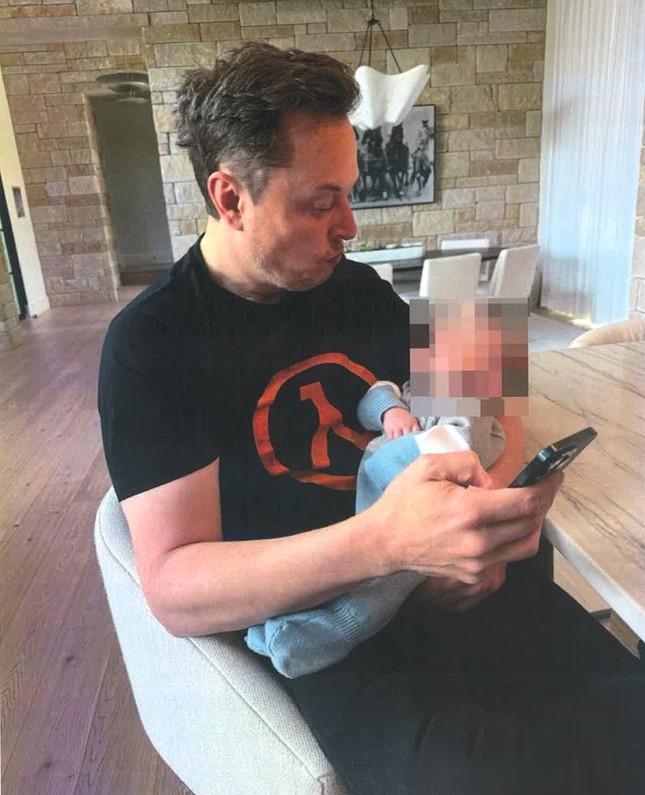 Nữ nhà văn kiện Elon Musk- Ảnh 2. Nữ nhà văn kiện Elon Musk- Ảnh 2.