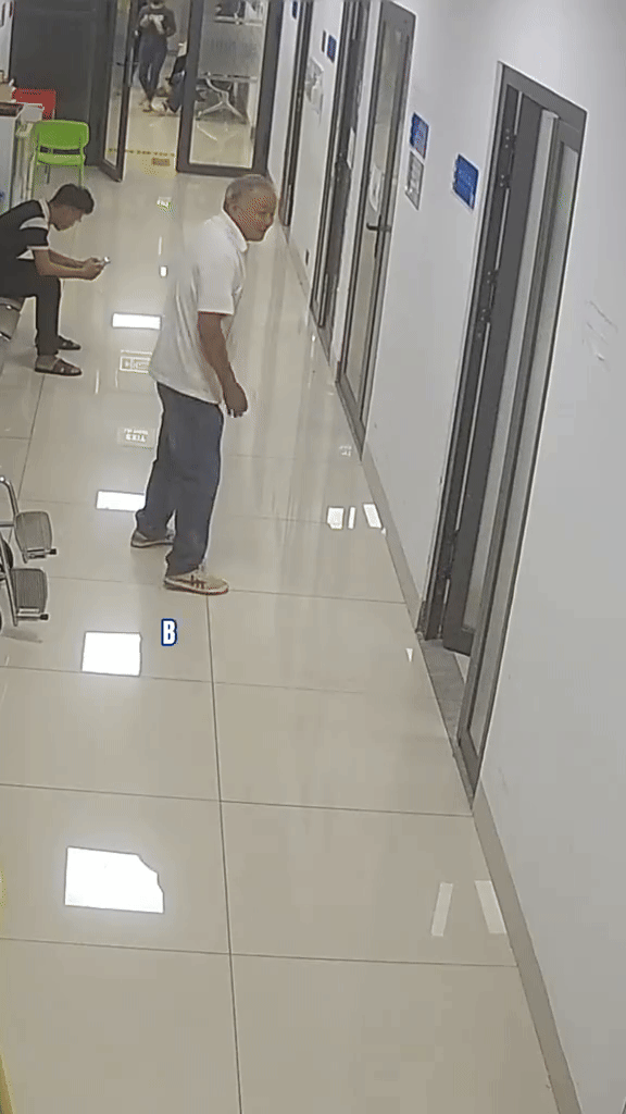 Biểu cảm của cụ ông khi bác sĩ trả kết quả tầm soát ung thư làm dân mạng cười theo trong vô thức- Ảnh 1. Biểu cảm của cụ ông khi bác sĩ trả kết quả tầm soát ung thư làm dân mạng cười theo trong vô thức- Ảnh 1.