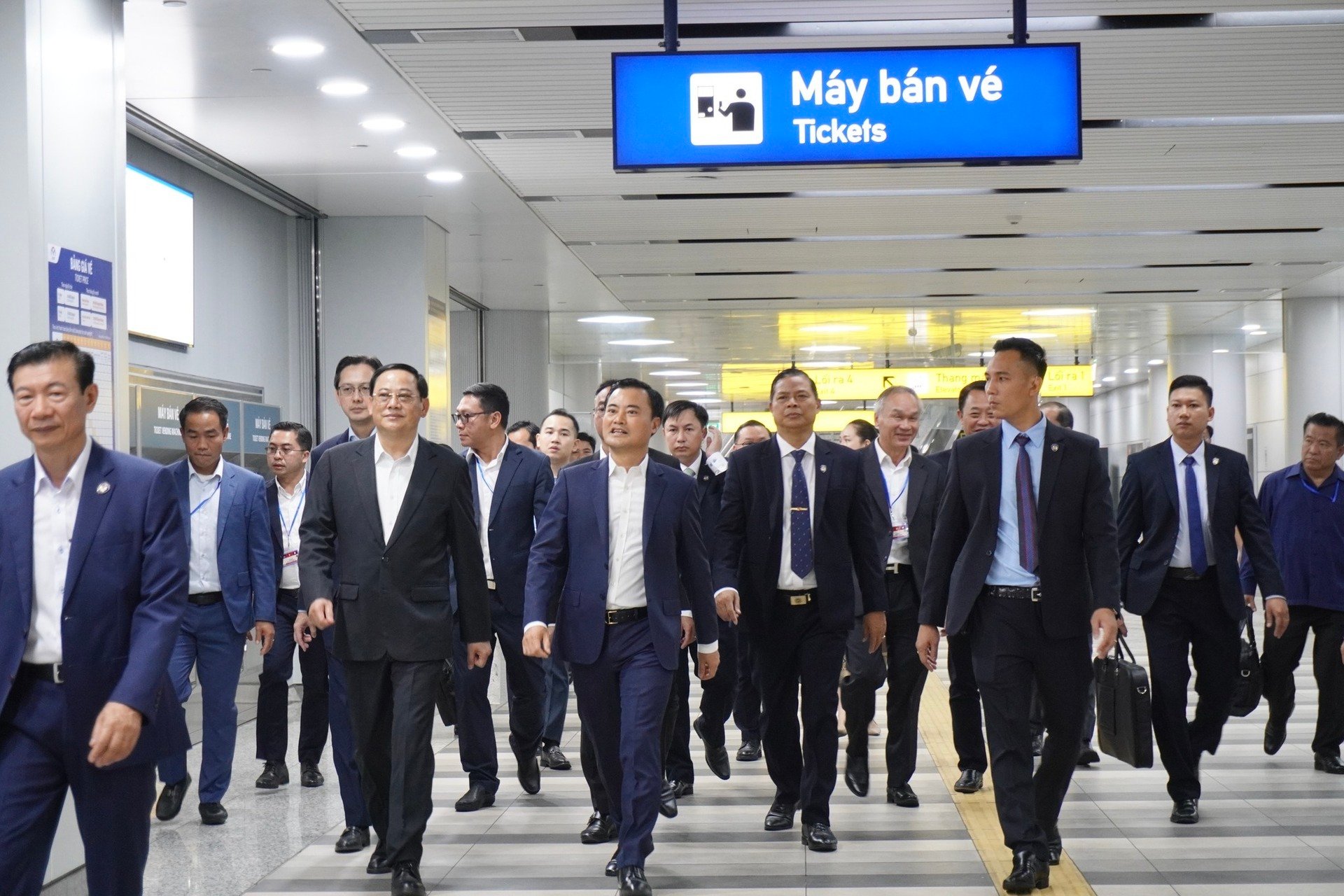 Thủ tướng Lào trải nghiệm Metro Bến Thành - Suối Tiên- Ảnh 2.