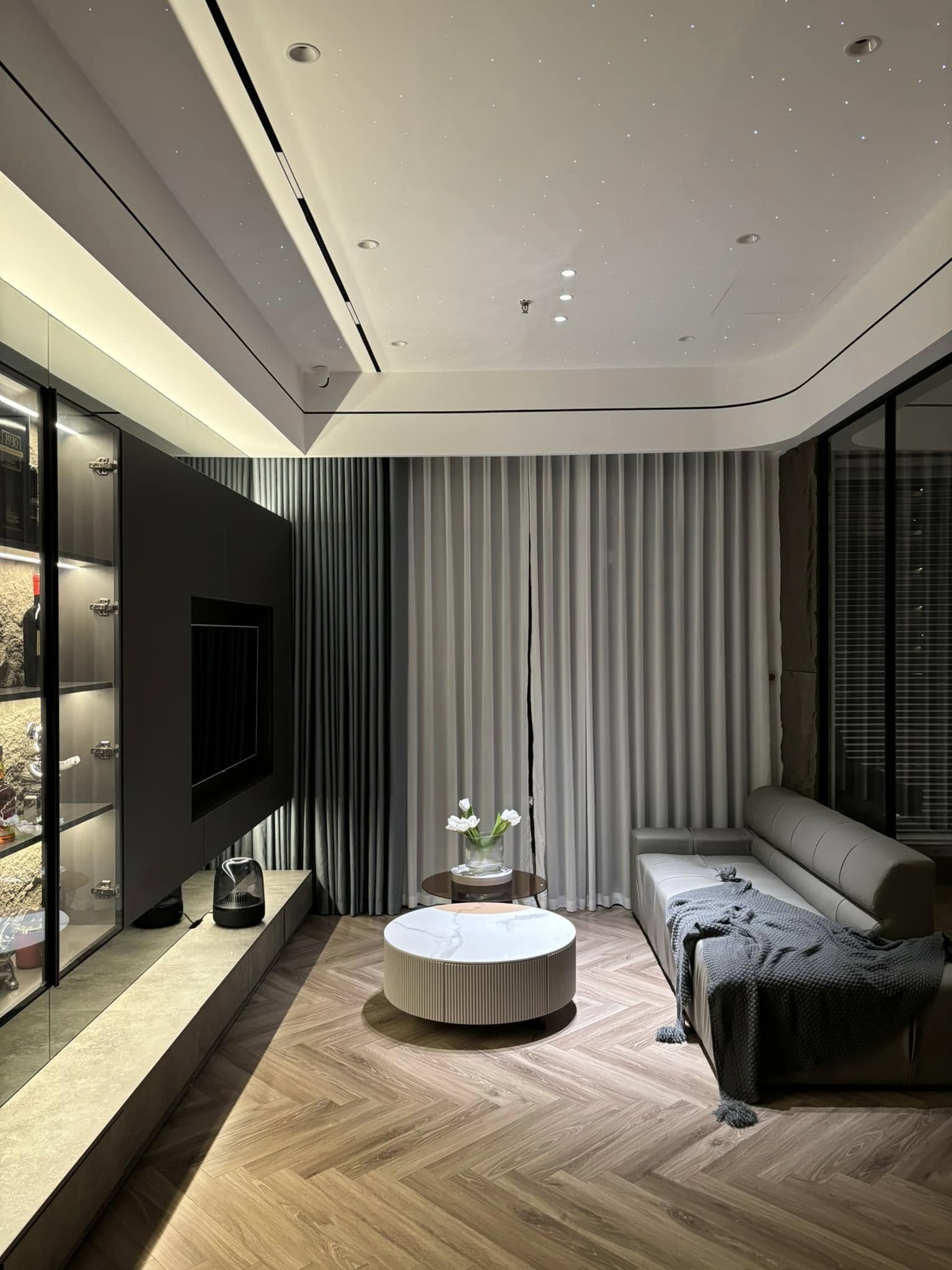 Quyết định mua căn hộ chỉ trong 10 phút, mẹ 2 con ở Hà Nội sở hữu một “bầu trời đầy sao”, hệt như một không gian nghệ thuật- Ảnh 3. Quyết định mua căn hộ chỉ trong 10 phút, mẹ 2 con ở Hà Nội sở hữu một “bầu trời đầy sao”, hệt như một không gian nghệ thuật- Ảnh 3.