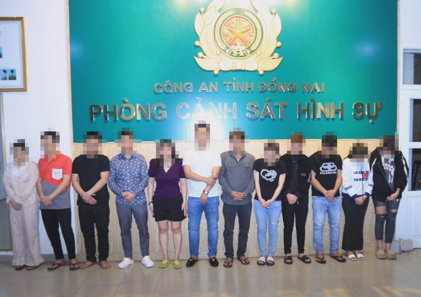 Đăng ký hơn 150 tài khoản ngân hàng, lập 30 công ty ma, nhận tiền công 450 đến 500 triệu/tháng: Nữ quái cầm đầu đường dây rửa tiền 2.000 tỷ và đồng bọn sa lưới- Ảnh 1. Đăng ký hơn 150 tài khoản ngân hàng, lập 30 công ty ma, nhận tiền công 450 đến 500 triệu/tháng: Nữ quái cầm đầu đường dây rửa tiền 2.000 tỷ và đồng bọn sa lưới- Ảnh 1.