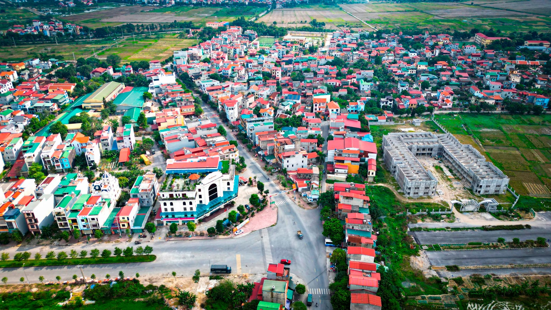 Chỉ vài năm nữa, xung quanh Thủ đô sẽ “mọc” thêm 5 thành phố: Nơi có siêu nhà máy hơn 9 tỷ USD, khu đô thị 10 tỷ USD- Ảnh 3.