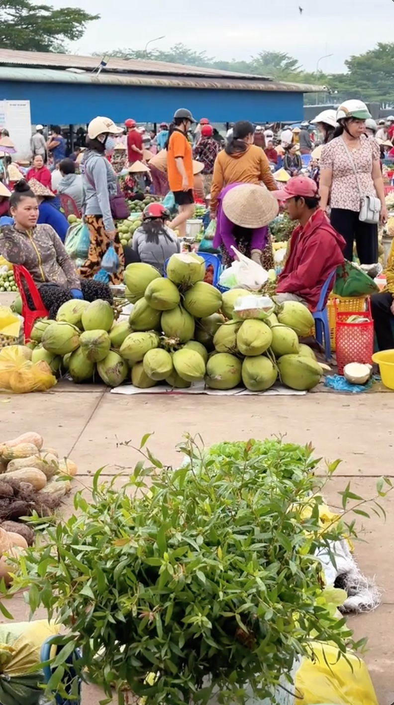 Giật mình với bức ảnh khu chợ miền Tây nhìn từ trên cao: Chỉ có 1 tại Việt Nam, nhiều người không tin là thật- Ảnh 8.