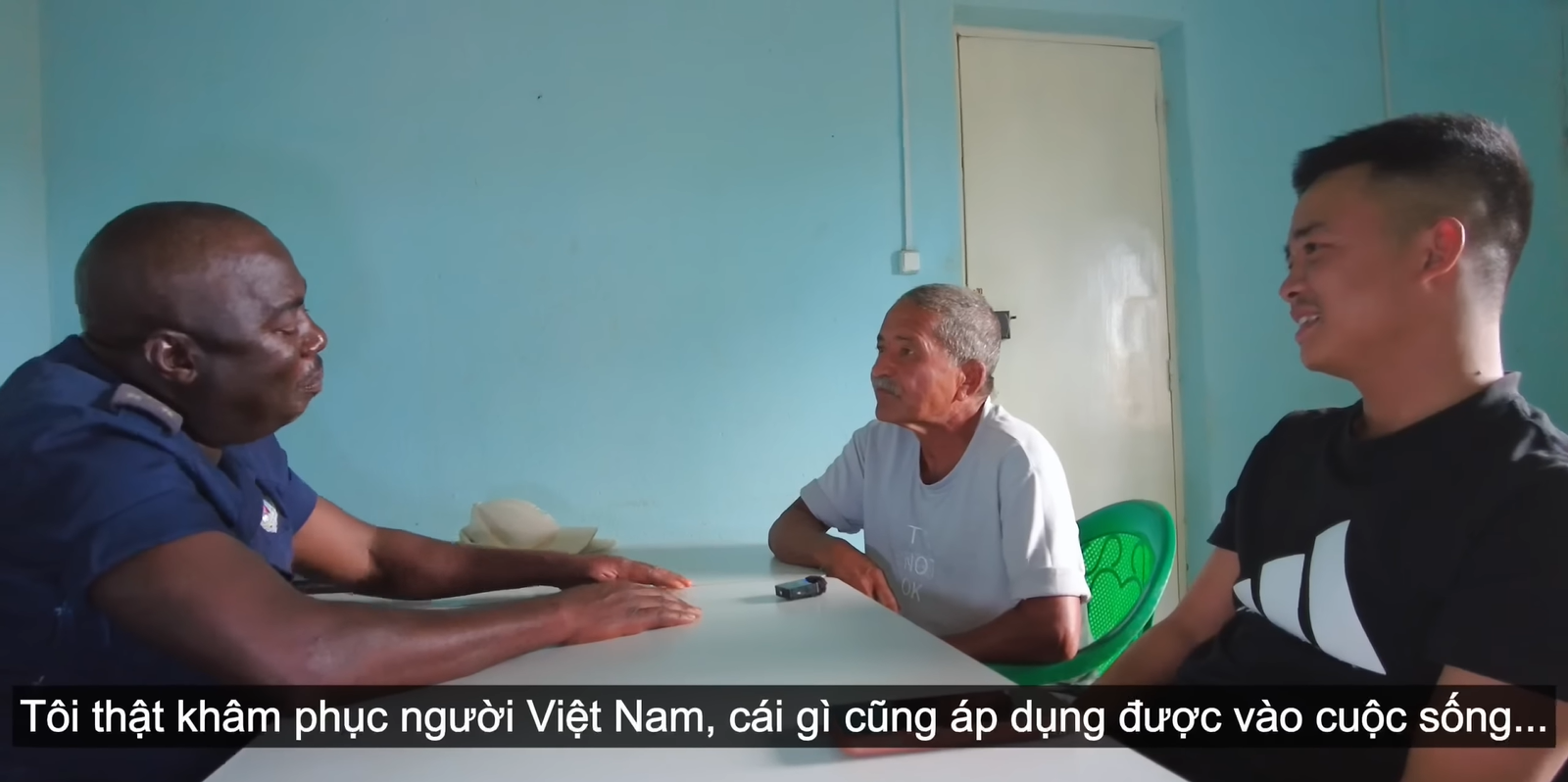 'Sản vật' trồng khắp Việt Nam từ gốc đến ngọn đều hái ra tiền, sang châu Phi thành của lạ khiến trưởng công an huyện phải thốt lên: 