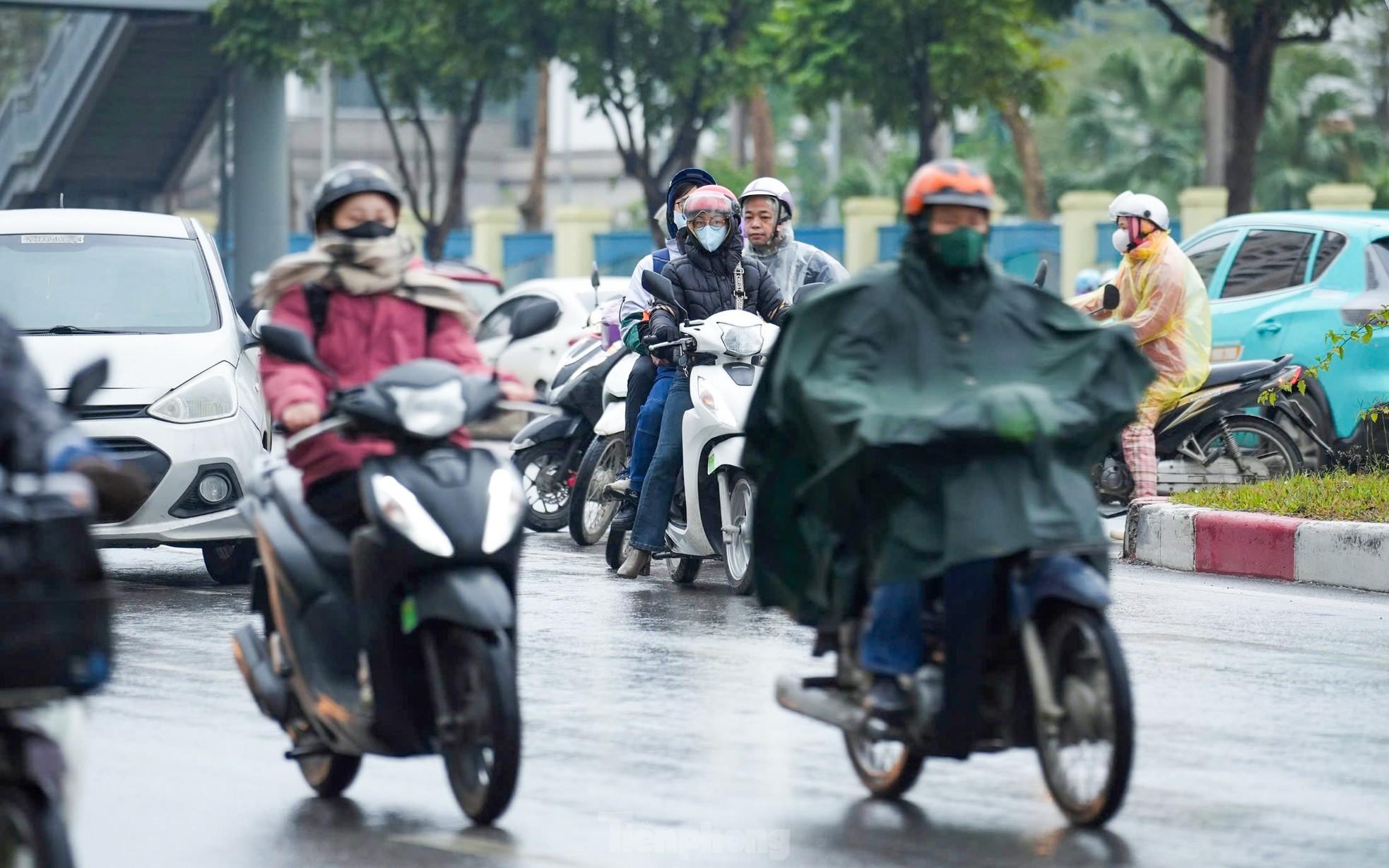 Hà Nội tắt đèn đỏ, đóng một ngã tư ở Hà Nội để giảm ùn tắc- Ảnh 10.