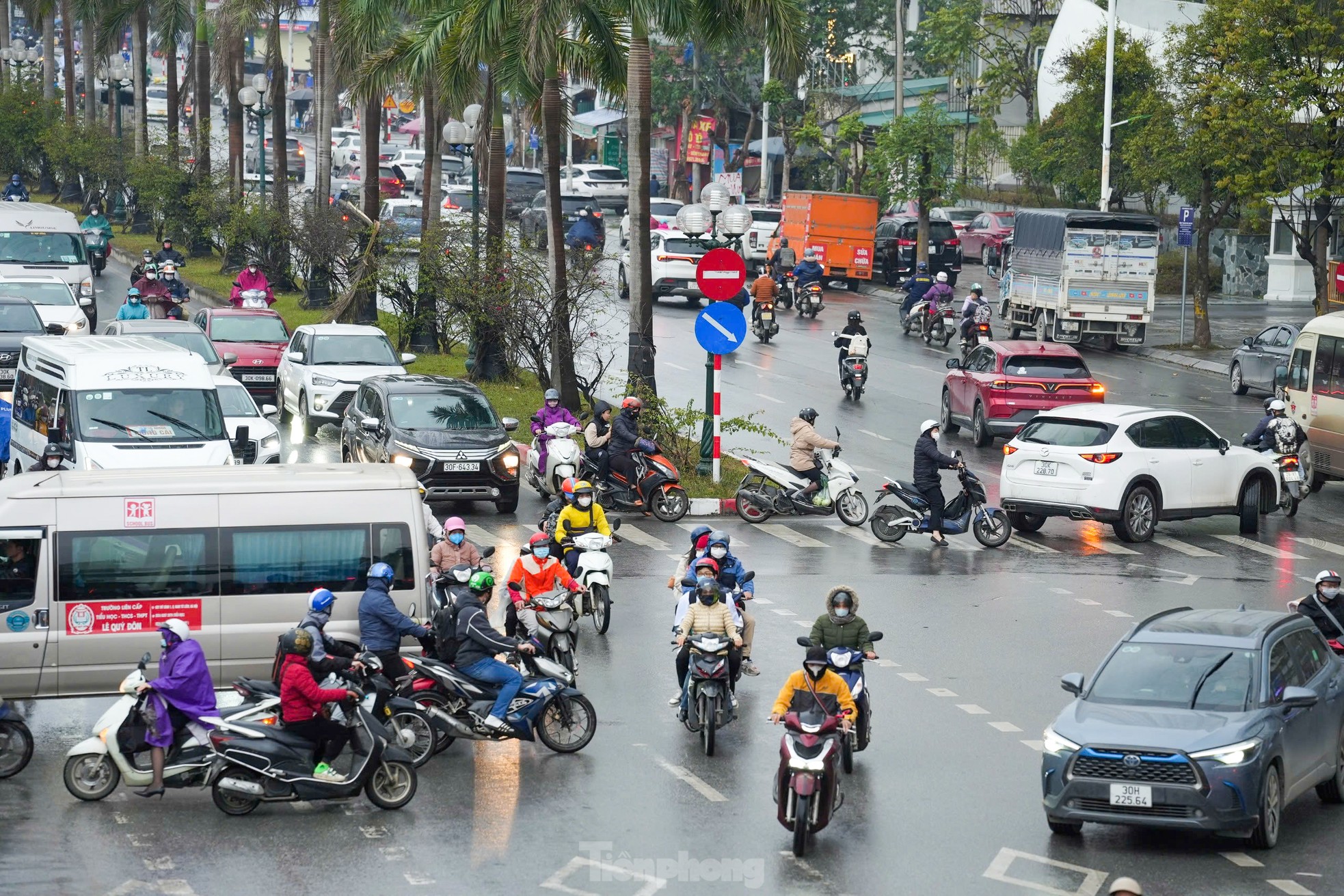 Hà Nội tắt đèn đỏ, đóng một ngã tư ở Hà Nội để giảm ùn tắc- Ảnh 9.