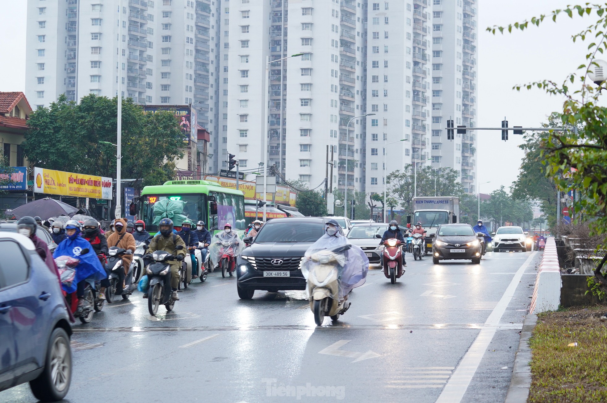 Hà Nội tắt đèn đỏ, đóng một ngã tư ở Hà Nội để giảm ùn tắc- Ảnh 13.