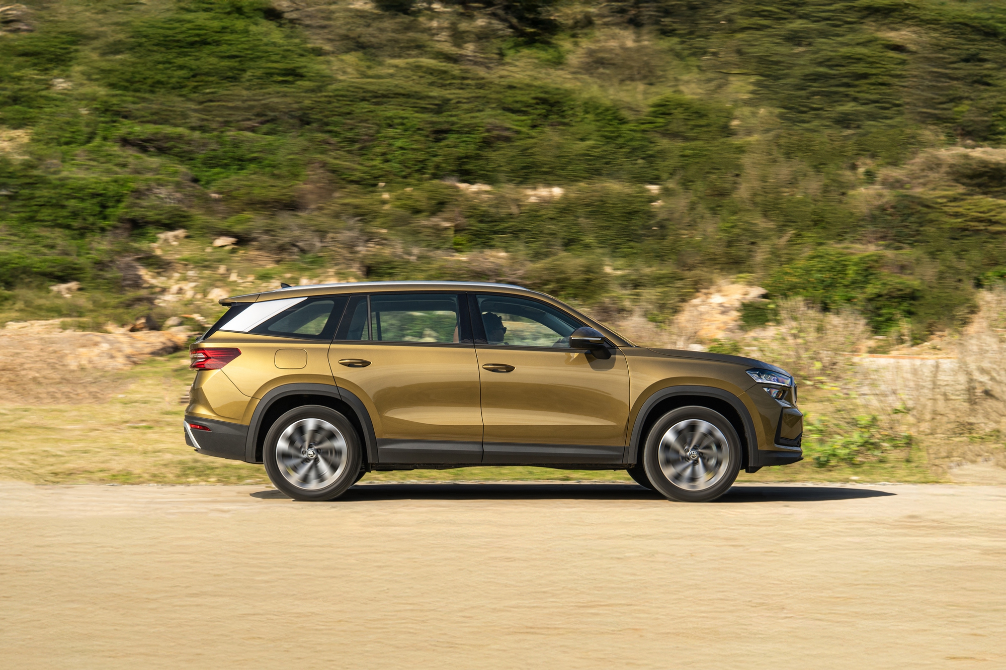 Skoda Kodiaq 2025 chốt giá từ 1,45 tỷ tại Việt Nam: 2 phiên bản, đều AWD, cạnh tranh Santa Fe với giá tiệm cận Palisade- Ảnh 21. Skoda Kodiaq 2025 chốt giá từ 1,45 tỷ tại Việt Nam: 2 phiên bản, đều AWD, cạnh tranh Santa Fe với giá tiệm cận Palisade- Ảnh 21.