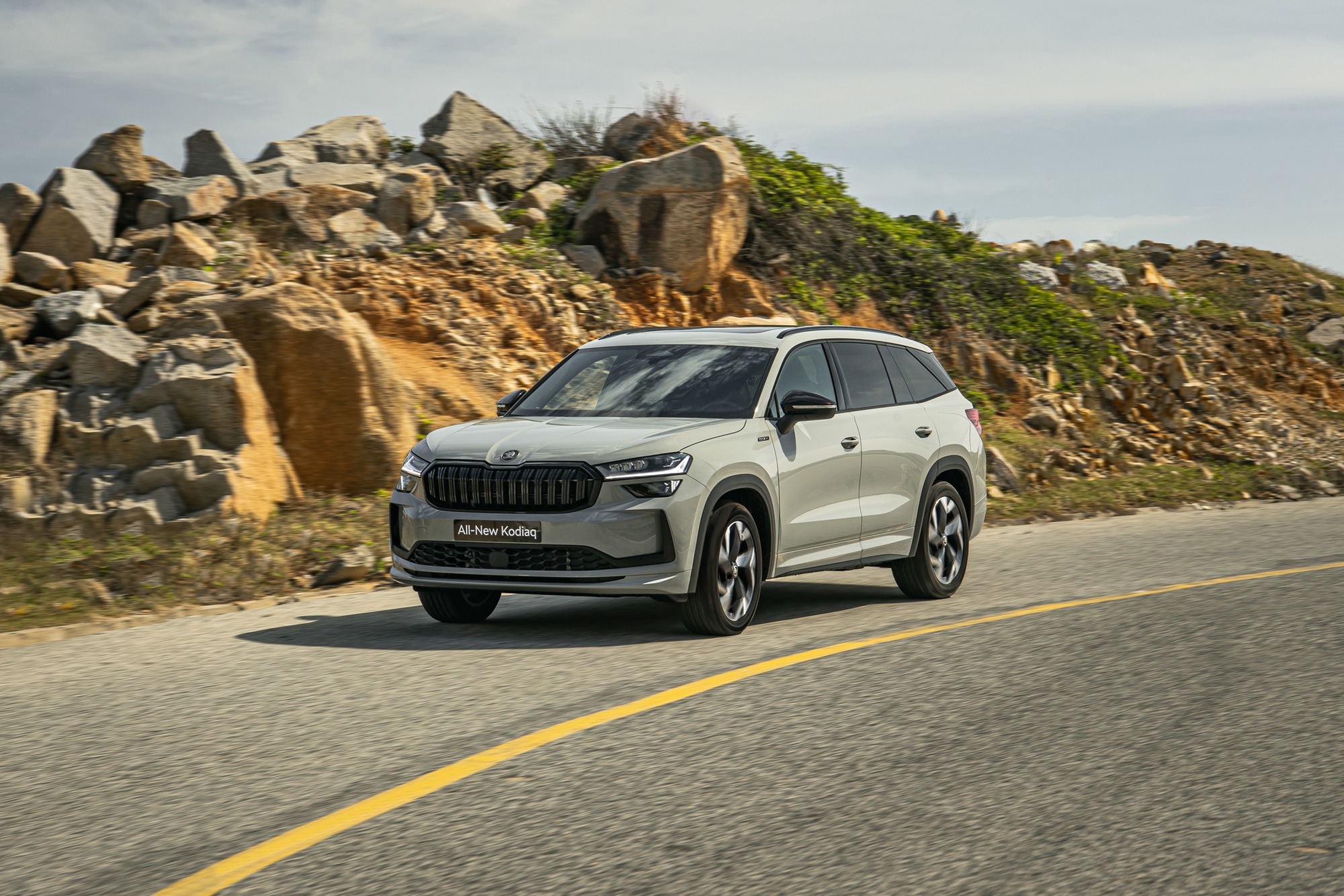 Skoda Kodiaq 2025 chốt giá từ 1,45 tỷ tại Việt Nam: 2 phiên bản, đều AWD, cạnh tranh Santa Fe với giá tiệm cận Palisade- Ảnh 7. Skoda Kodiaq 2025 chốt giá từ 1,45 tỷ tại Việt Nam: 2 phiên bản, đều AWD, cạnh tranh Santa Fe với giá tiệm cận Palisade- Ảnh 7.