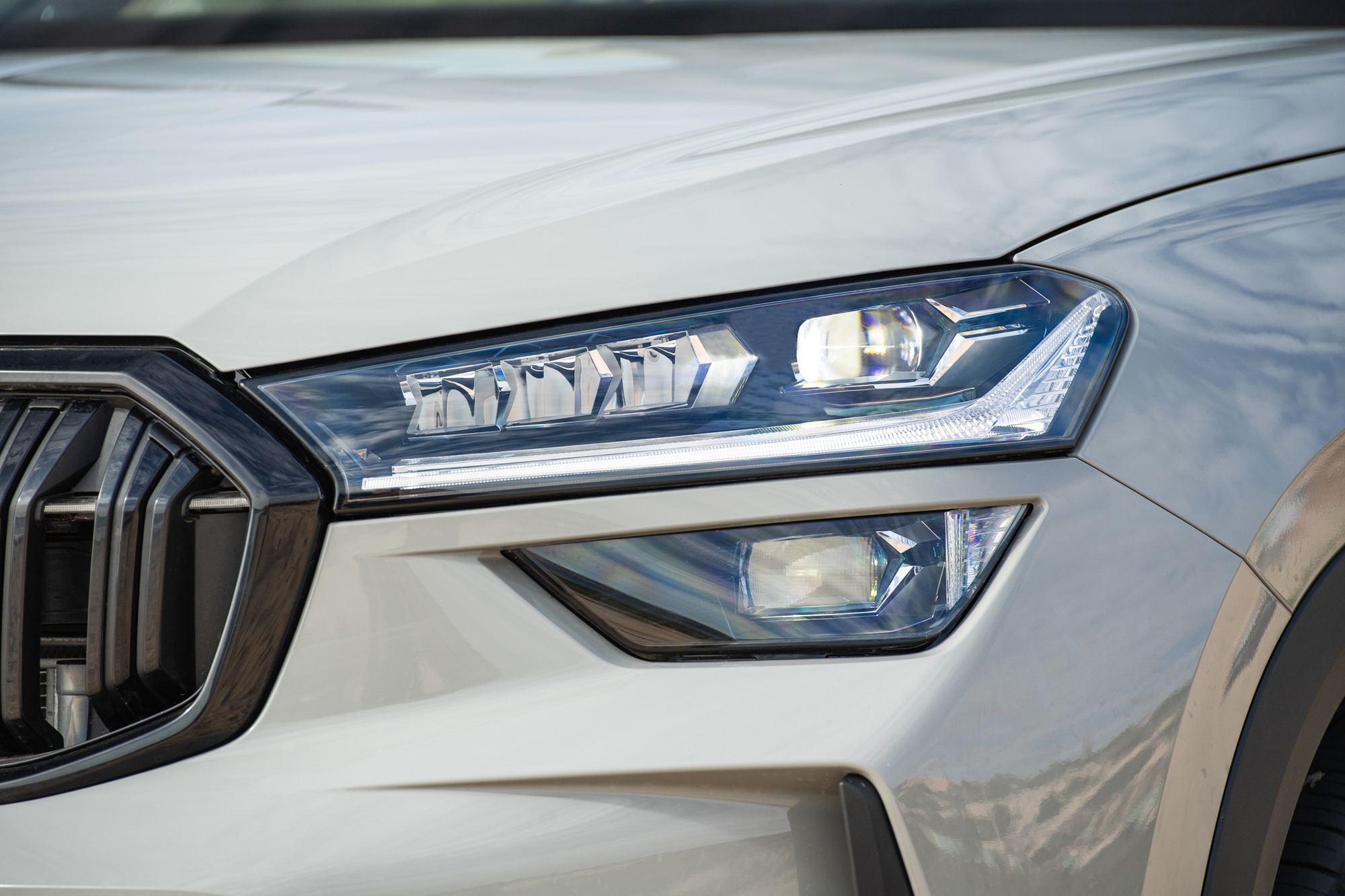 Skoda Kodiaq 2025 chốt giá từ 1,45 tỷ tại Việt Nam: 2 phiên bản, đều AWD, cạnh tranh Santa Fe với giá tiệm cận Palisade- Ảnh 11. Skoda Kodiaq 2025 chốt giá từ 1,45 tỷ tại Việt Nam: 2 phiên bản, đều AWD, cạnh tranh Santa Fe với giá tiệm cận Palisade- Ảnh 11.
