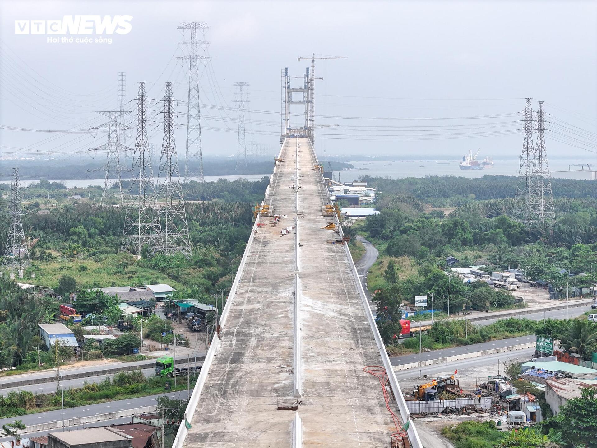 Cận cảnh gần 19 km cao tốc Bến Lức - Long Thành sắp thông xe- Ảnh 11.