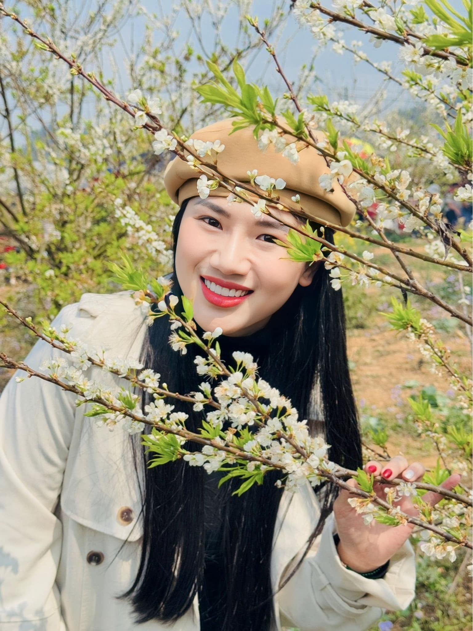 Cứ nhận lương là đi mua vàng- Ảnh 1. Cứ nhận lương là đi mua vàng- Ảnh 1.
