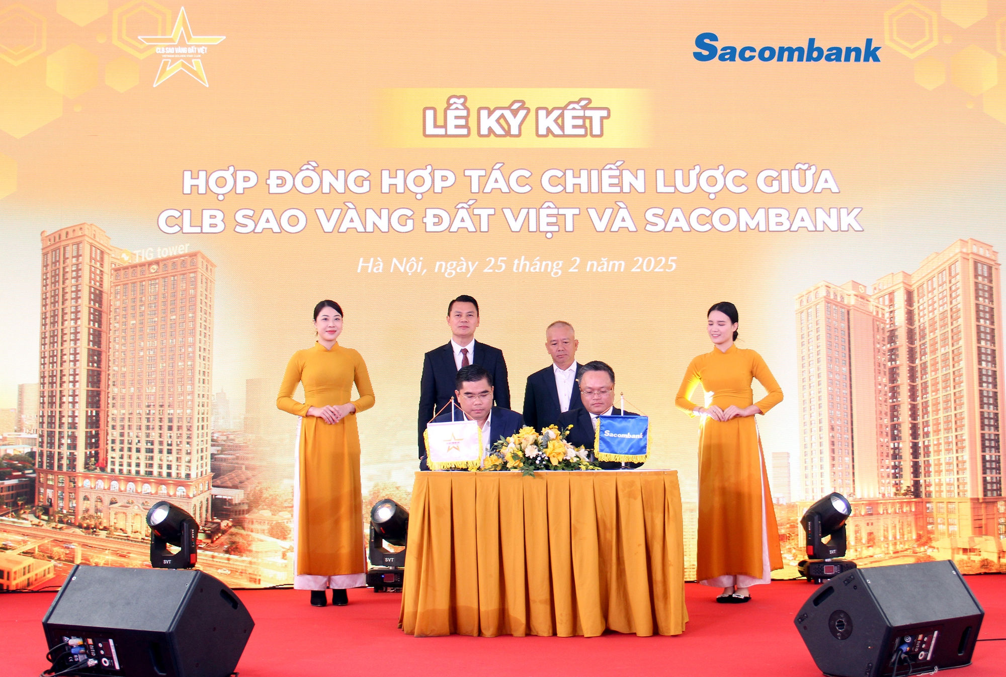 Sacombank và Câu lạc bộ Sao Vàng Đất Việt ký kết hợp tác chiến lược- Ảnh 1.