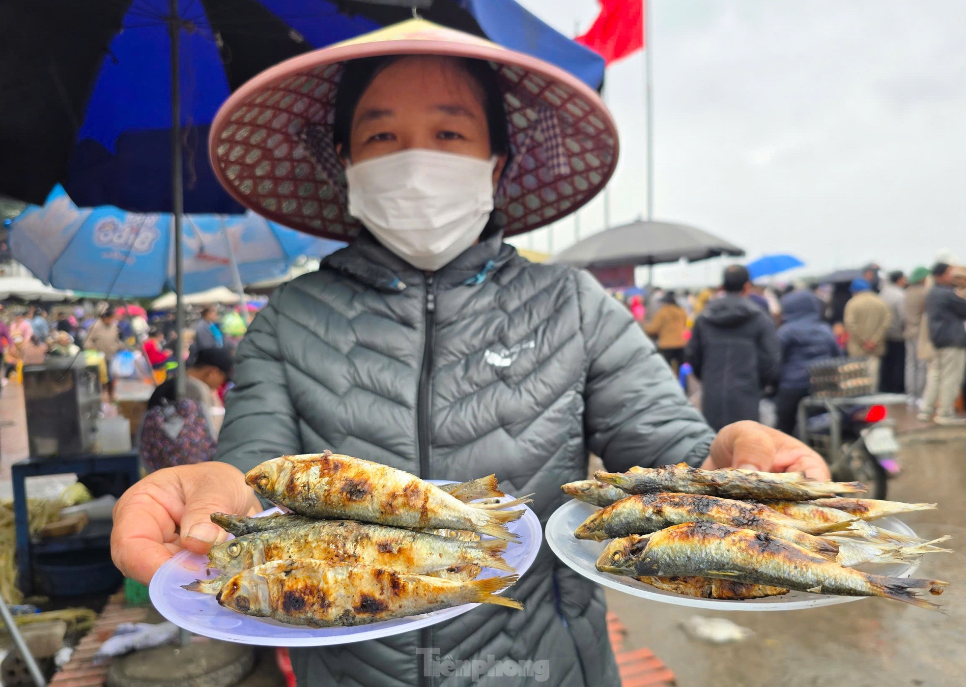 Nướng cá đặc sản không ngơi tay, nhiều người 'hốt bạc' mỗi ngày- Ảnh 13.