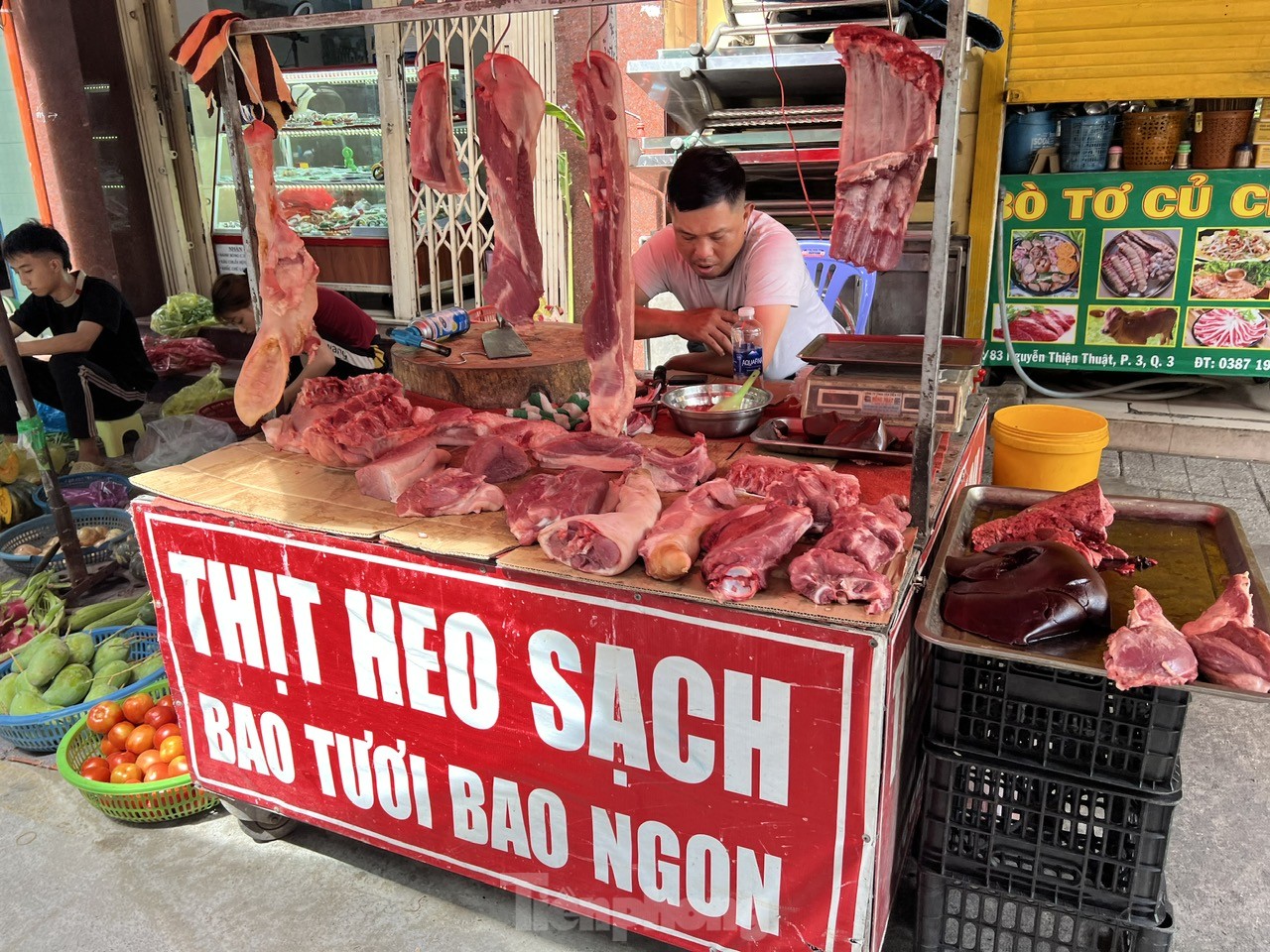 Lý do tiểu thương đồng loạt ‘treo’ cân, đóng sạp thịt lợn- Ảnh 3.