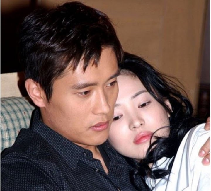 Song Hye Kyo: Mỹ nhân vạn người mê nhưng 'không ôm nổi trái tim một người'- Ảnh 3. Song Hye Kyo: Mỹ nhân vạn người mê nhưng 'không ôm nổi trái tim một người'- Ảnh 3.