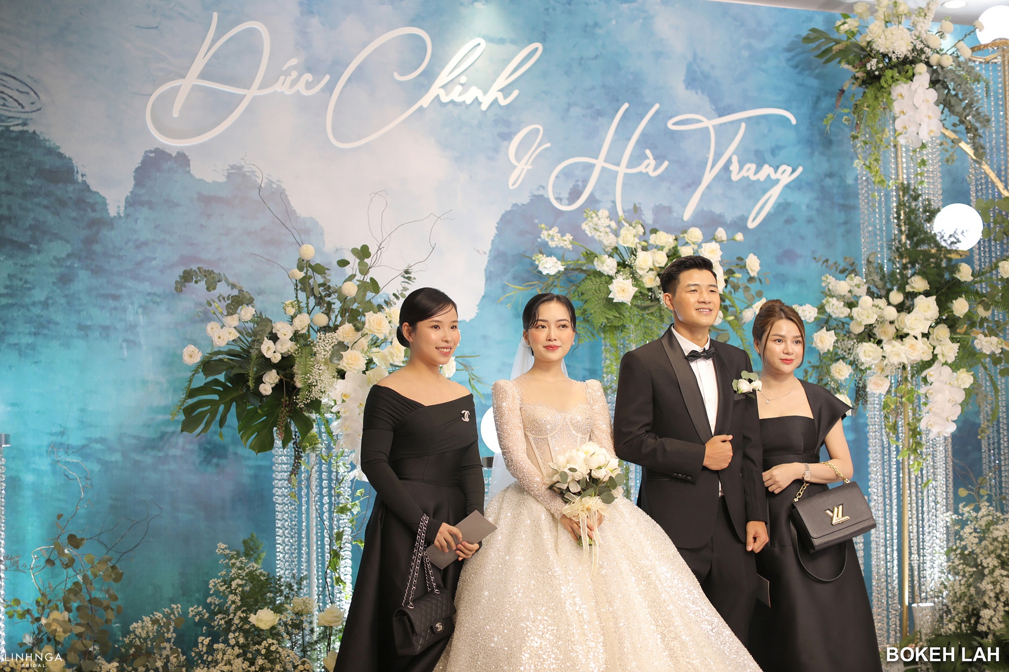 Hiếm hoi Viên Minh xuất hiện cùng Công Phượng tại đám cưới cầu thủ, không xinh đẹp kiểu hotgirl nhưng khí chất chuẩn tiểu thư nhà giàu- Ảnh 2. Hiếm hoi Viên Minh xuất hiện cùng Công Phượng tại đám cưới cầu thủ, không xinh đẹp kiểu hotgirl nhưng khí chất chuẩn tiểu thư nhà giàu- Ảnh 2.