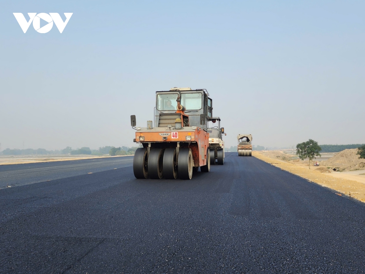 Quảng Bình bàn giao đủ mặt bằng sạch, nhà thầu tăng tốc thi công cao tốc Bắc-Nam- Ảnh 2.